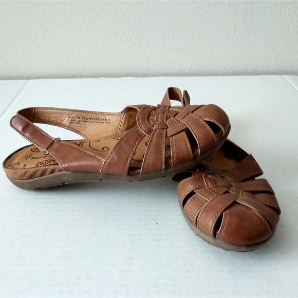 BareTraps Women's Tan Sandals - Picture 3 of 7